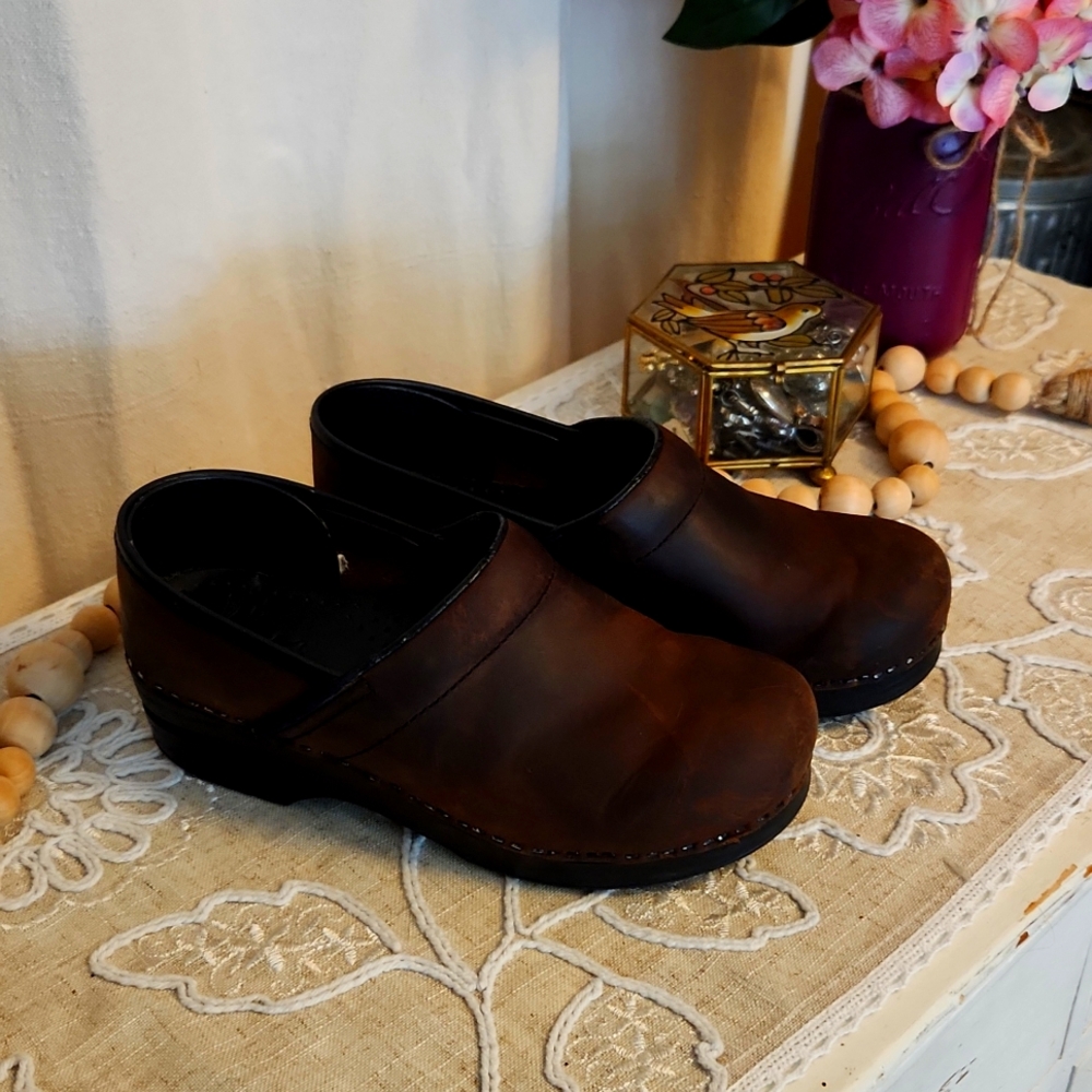 Dansko Original Clogs Matte Brown Leather Size 39